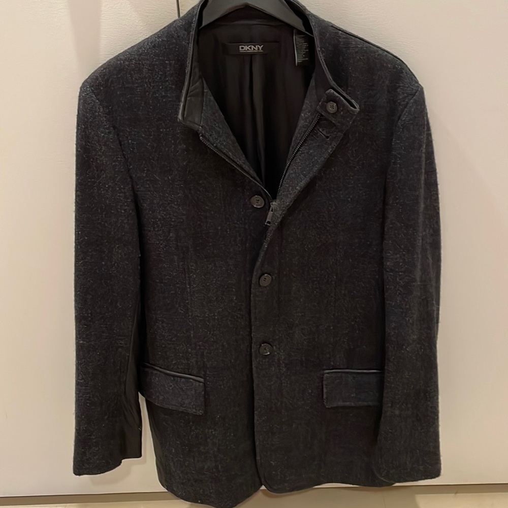 Men’s DKNY wool & black lamb skin sport coat, Sz M, inside zip front w 4 buttons